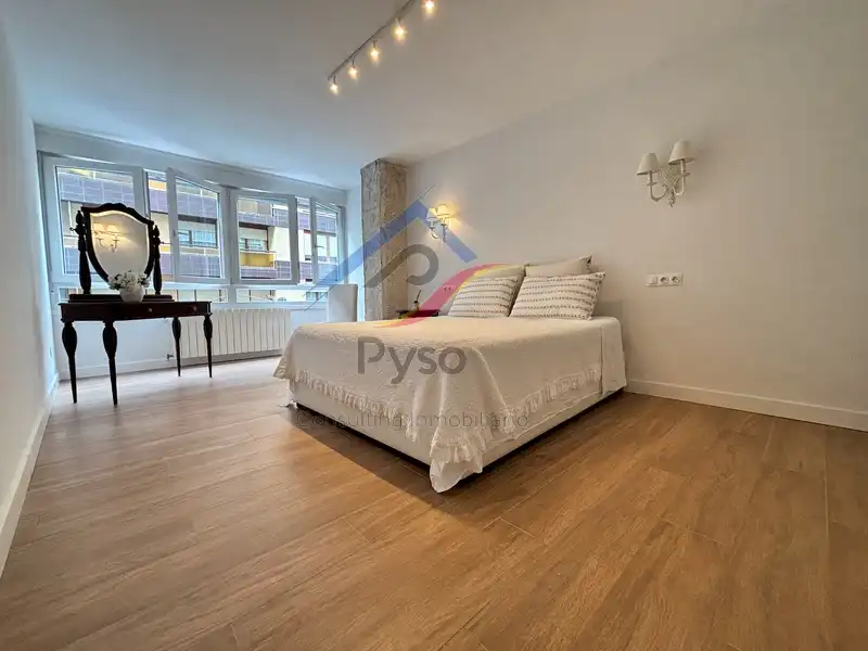Schlafzimmer von Wohnung zur Miete in Santander mit Heizung, Möbliert und Ofen