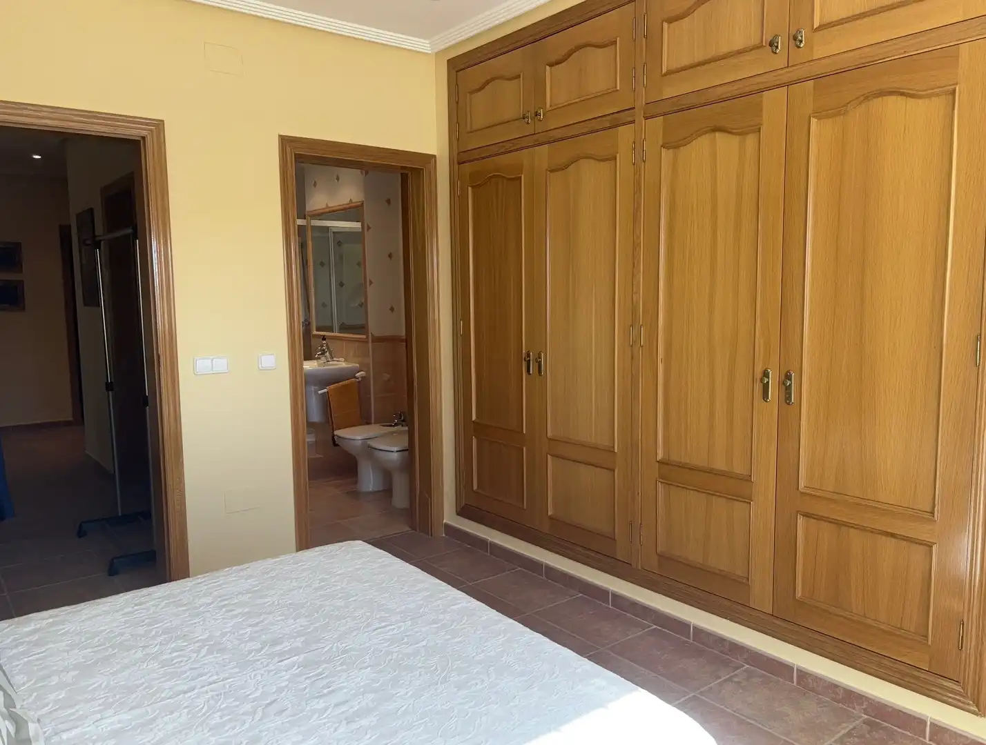 Schlafzimmer von Erdgeschoss zum Verkauf in La Manga del Mar Menor mit Klimaanlage, Privatgarten und Schwimmbad