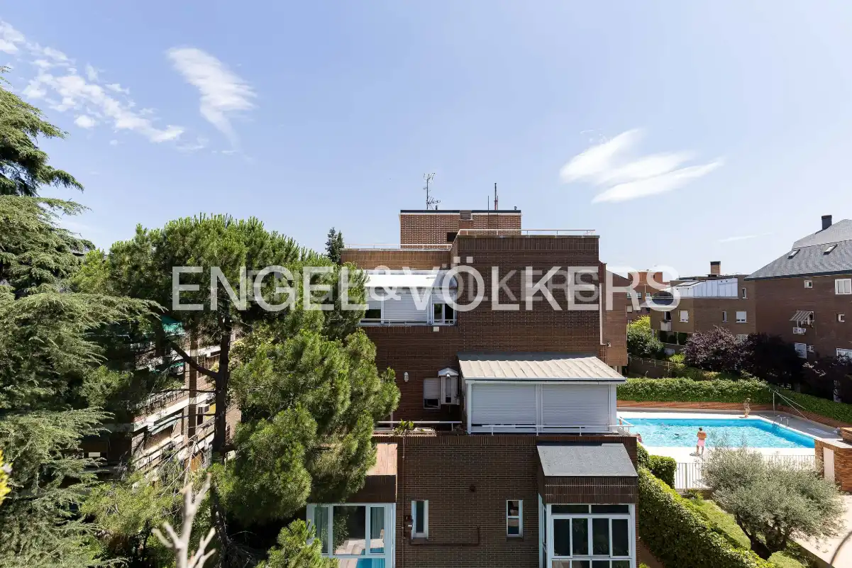 Exterior view of Flat for rent in  Madrid Capital  with Air Conditioner, Heating and Private garden