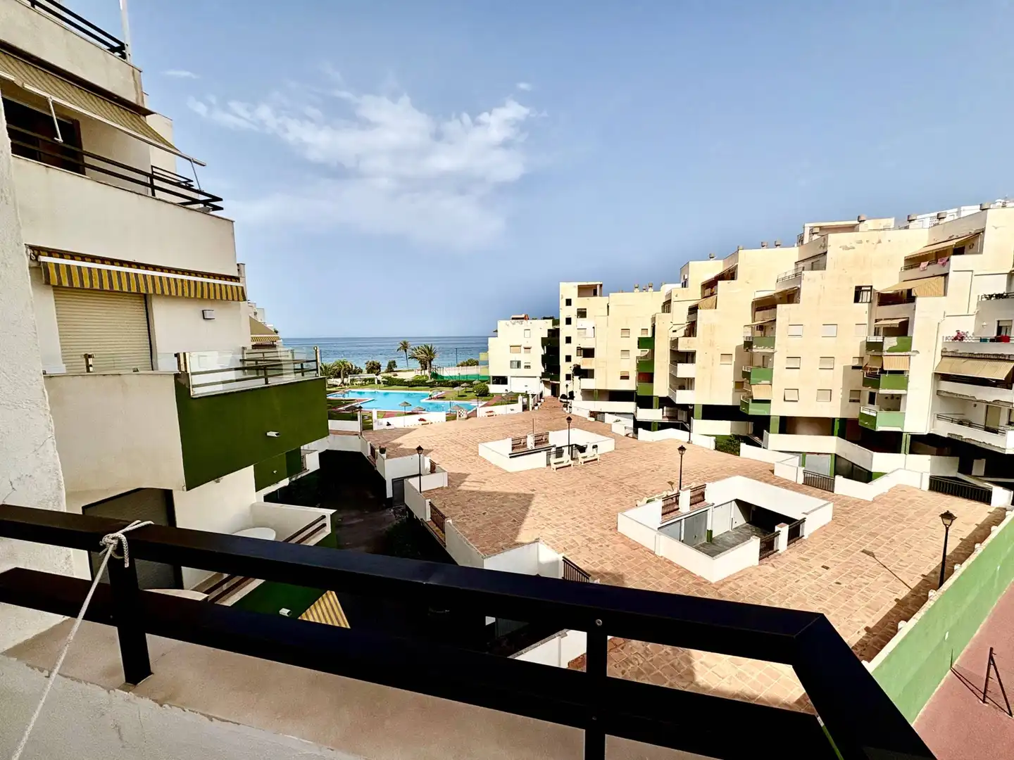 Vista exterior de Apartament en venda en Salobreña amb Jardí privat, Terrassa i Moblat