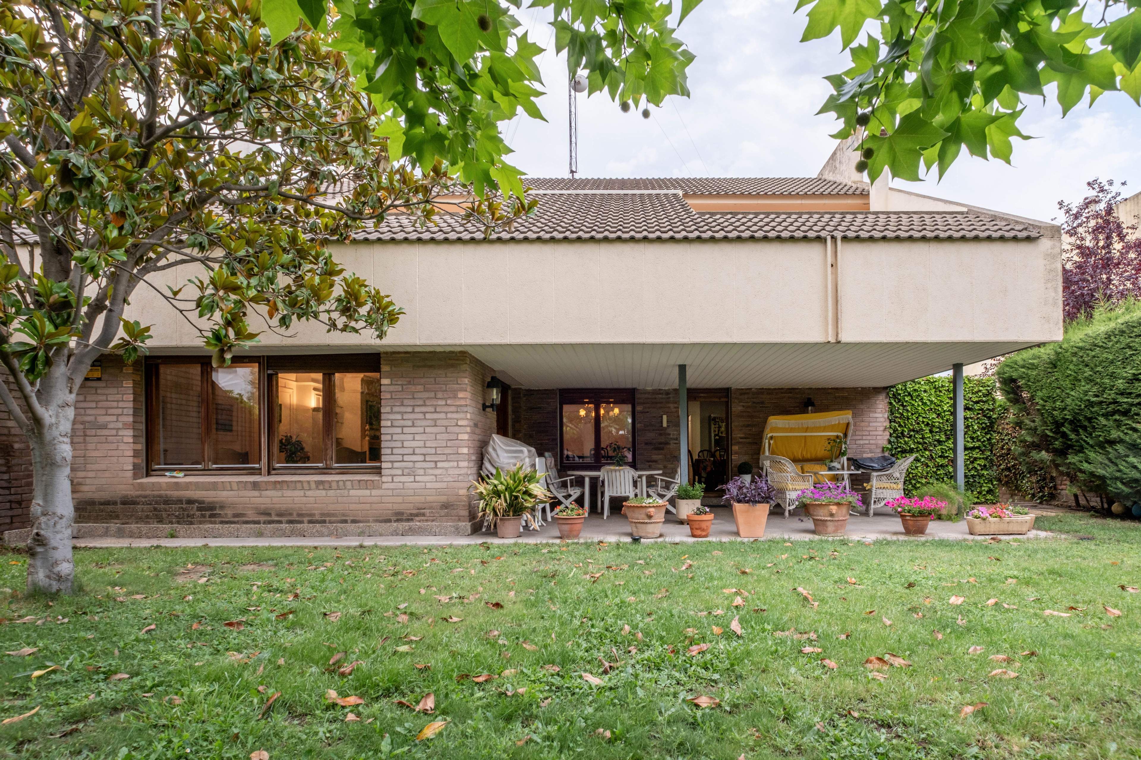 Vista exterior de Casa o chalet en venta en  Zaragoza Capital con Aire acondicionado, Calefacción y Jardín privado