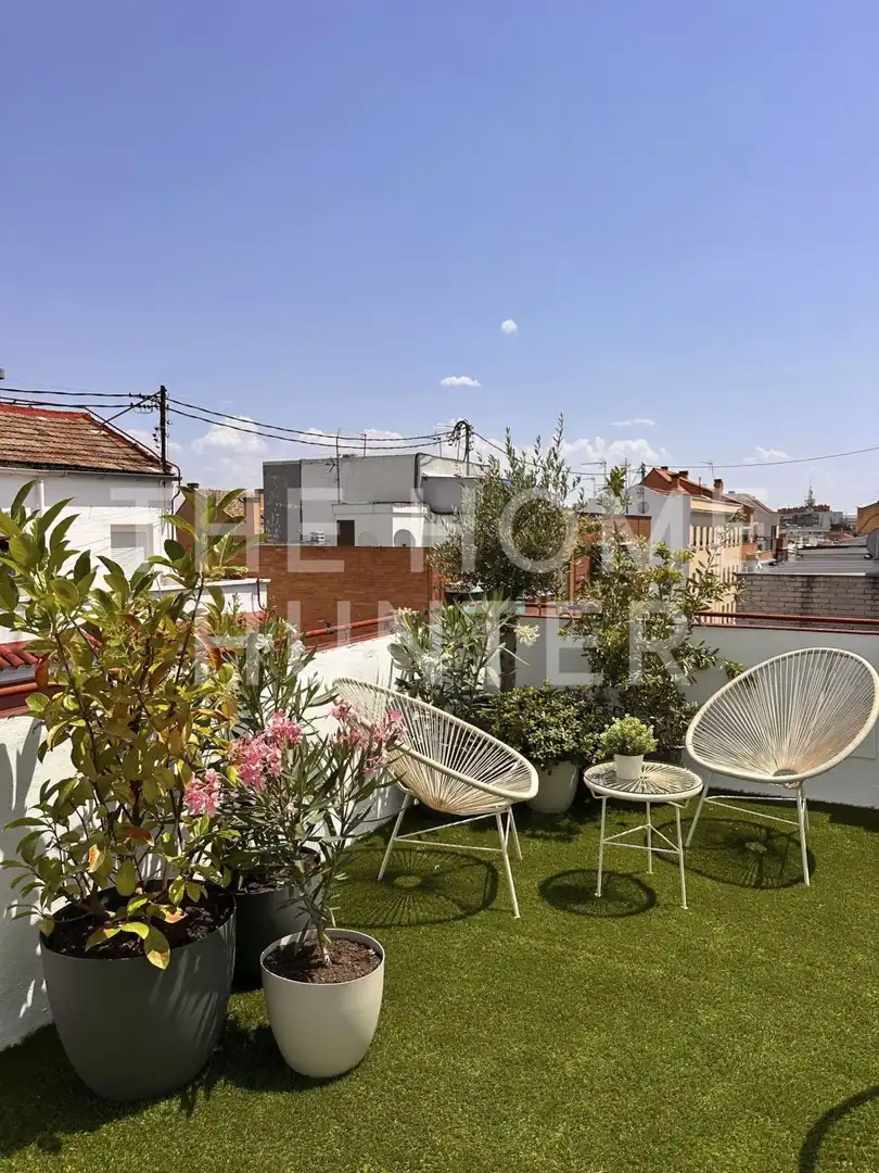 Terrassa de Pis en venda en Madrid amb Aire condicionat, Calefacció i Moblat