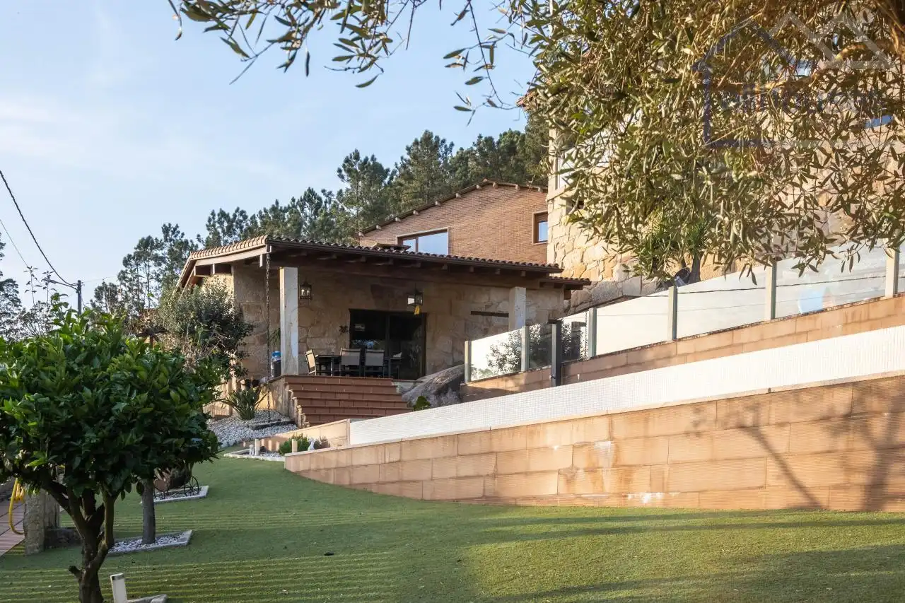 Vista exterior de Casa o chalet en venta en Tui con Calefacción, Jardín privado y Terraza