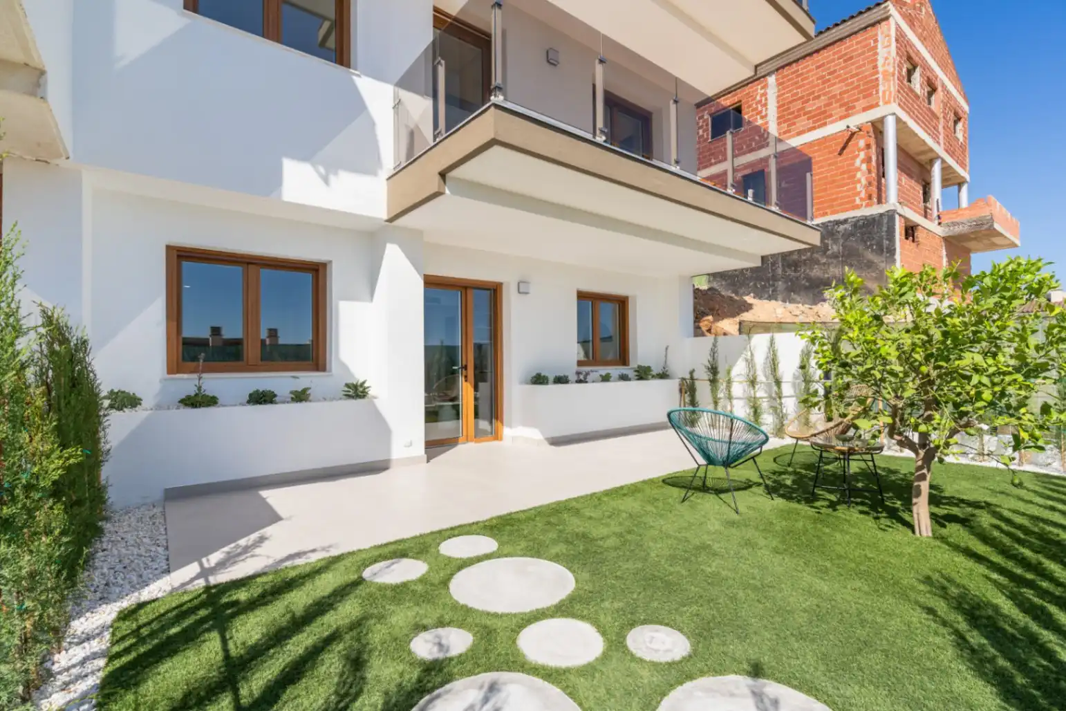 Vista exterior de Casa adosada en venda en La Nucia amb Aire condicionat, Calefacció i Jardí privat