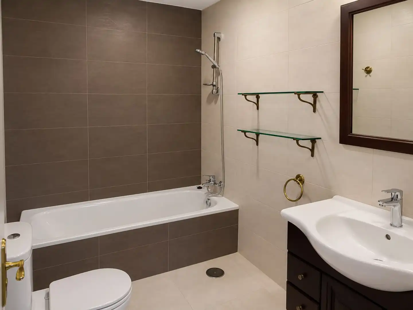 Baño de Casa adosada de alquiler en Boadilla del Monte con Aire acondicionado, Calefacción y Jardín privado