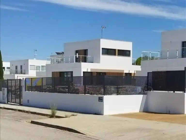 Vista exterior de Casa o xalet en venda en Riba-roja de Túria amb Aire condicionat