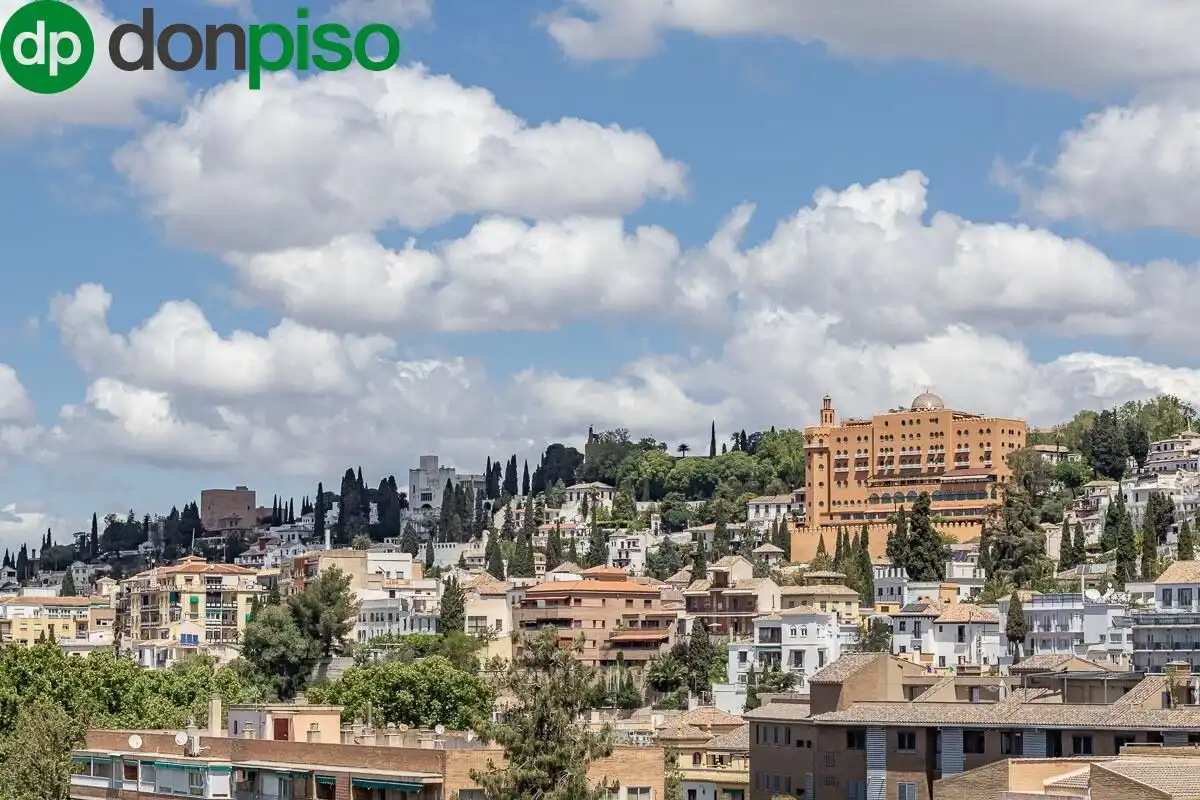 Vista exterior de Casa o xalet en venda en Granada amb Aire condicionat, Calefacció i Terrassa
