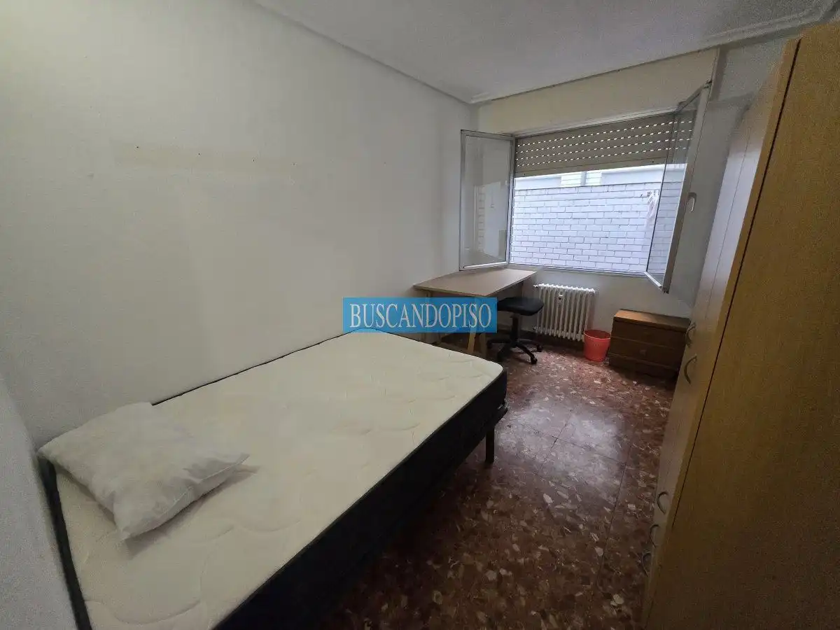 Habitación de Piso de alquiler en  Logroño con Calefacción, Parquet y Terraza