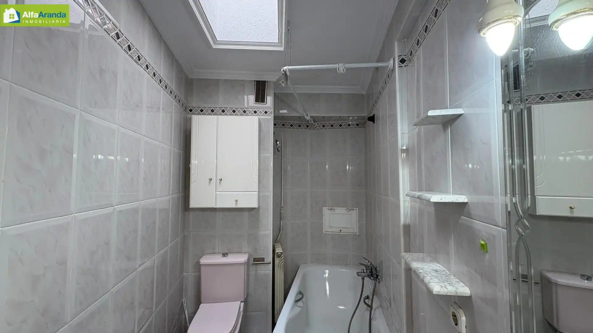 Badezimmer von Wohnung zum Verkauf in Aranda de Duero mit Heizung, Parkett und Terrasse