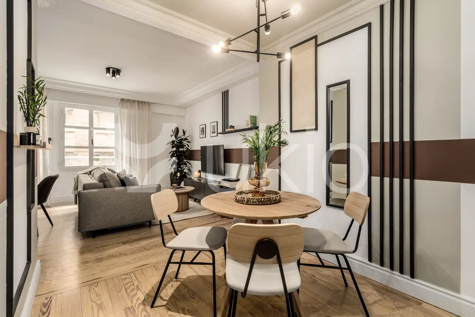 Menjador de Apartament de lloguer en Madrid amb Aire condicionat, Calefacció i Moblat