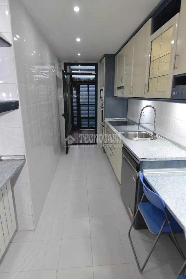 Cocina de Piso en venta en Boadilla del Monte con Jardín privado