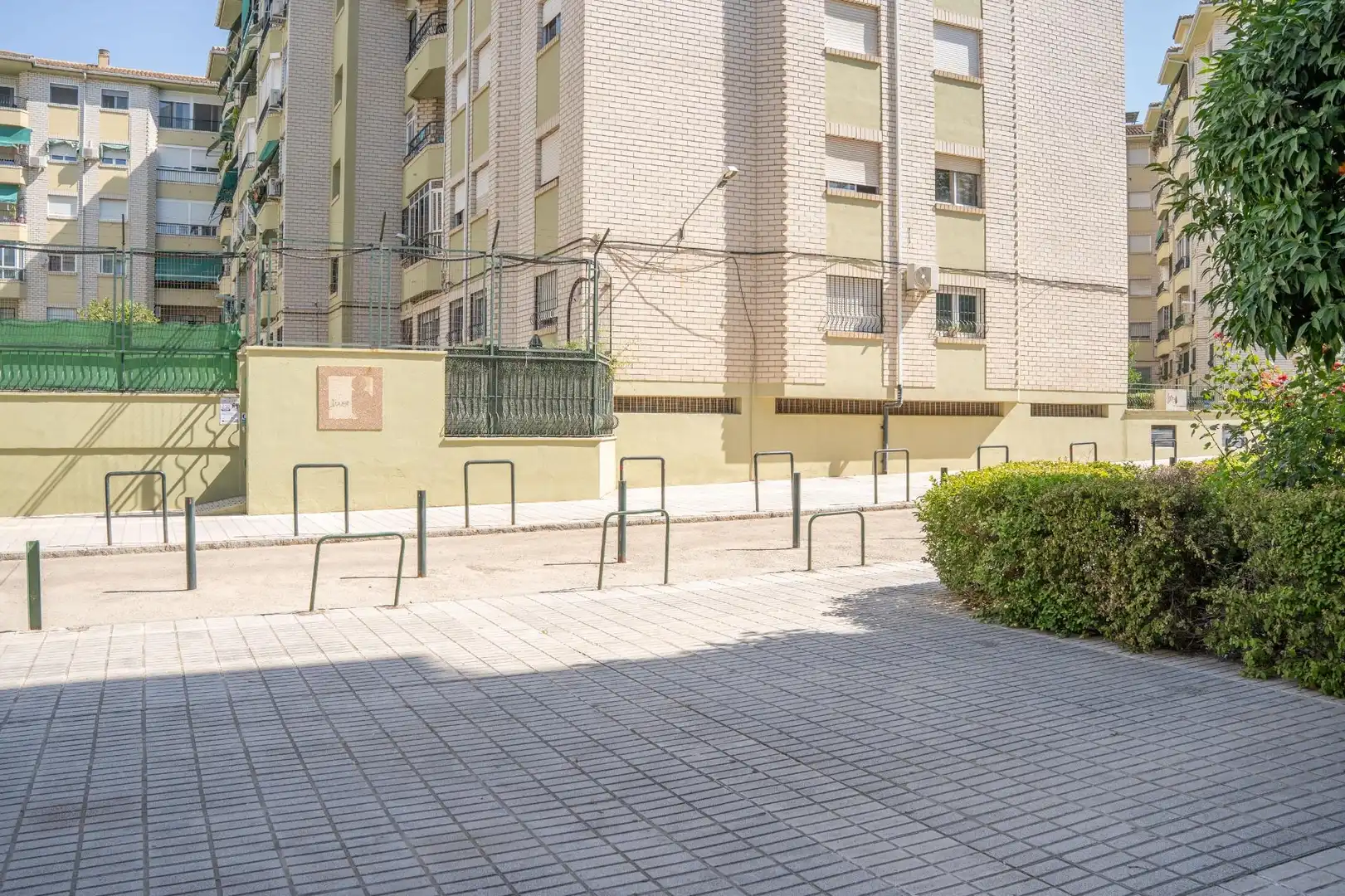 Exterior view of Flat for sale in Granada  with Air Conditioner, Terrace and Alarm