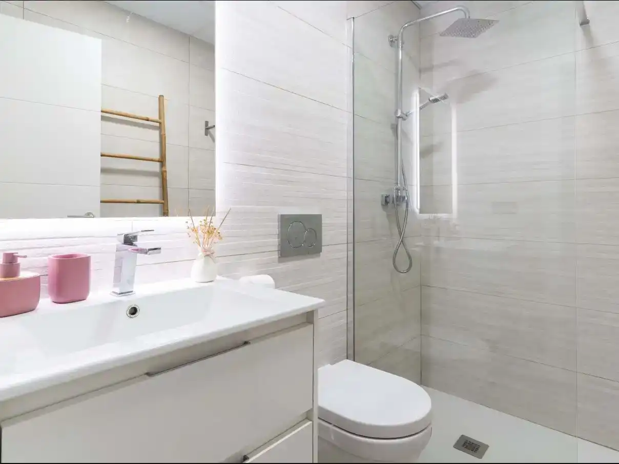 Badezimmer von Wohnungen zur Miete in Finestrat mit Klimaanlage, Schwimmbad und Balkon
