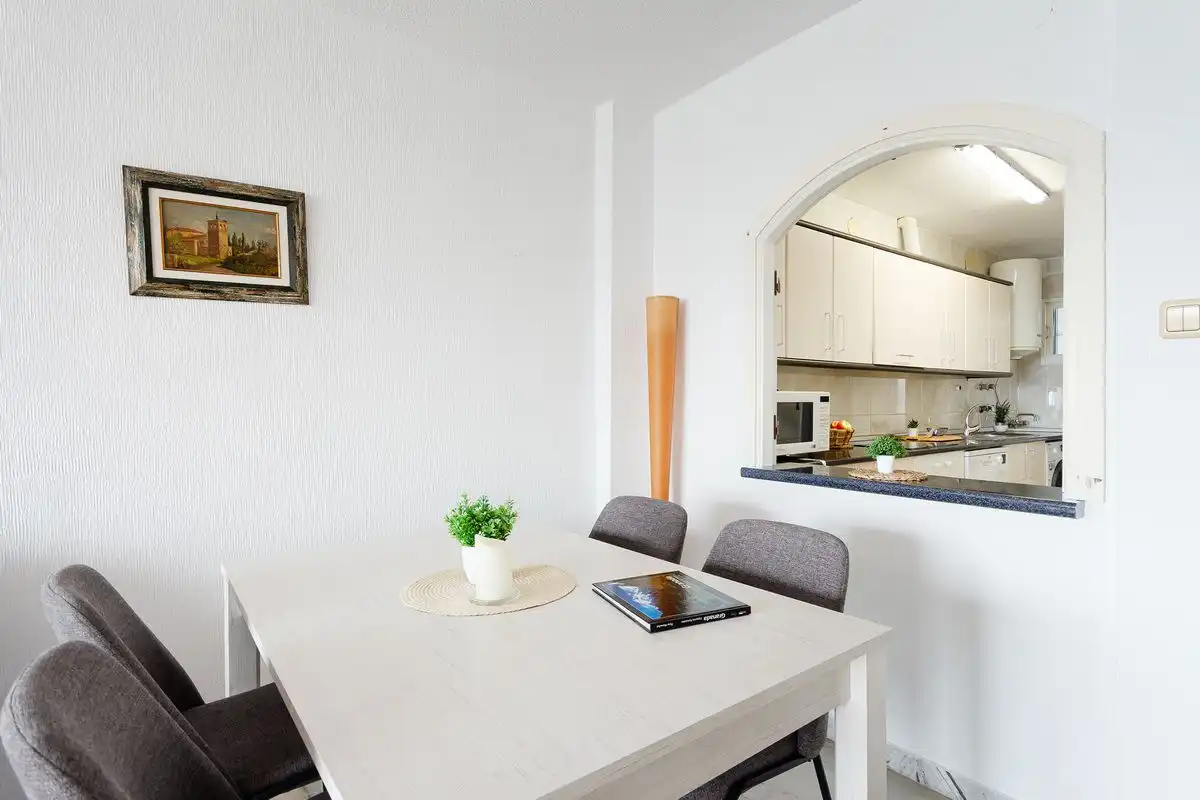 Comedor de Apartamento de alquiler en Almuñécar con Terraza y Amueblado
