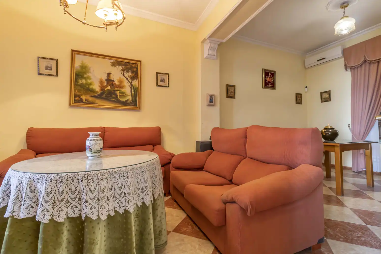 Sala d'estar de Casa adosada en venda en Villanueva del Río y Minas amb Aire condicionat, Terrassa i Balcó