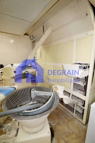 Local comercial en Venta en Calle Albéniz en Teatinos - Los Prados