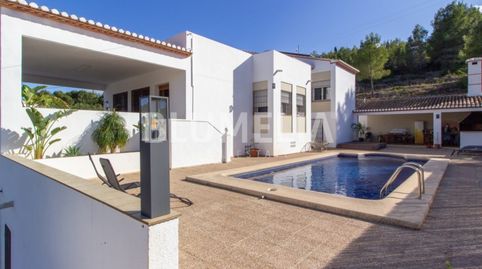 Villa a 500 metros de la playa de las Rotas en venta en Dénia