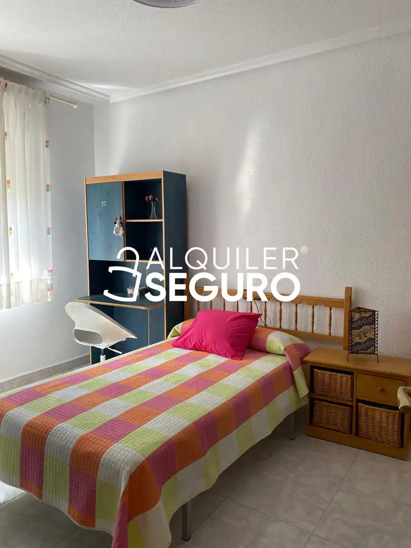 Habitación de Piso de alquiler en Murcia con Aire acondicionado y Amueblado
