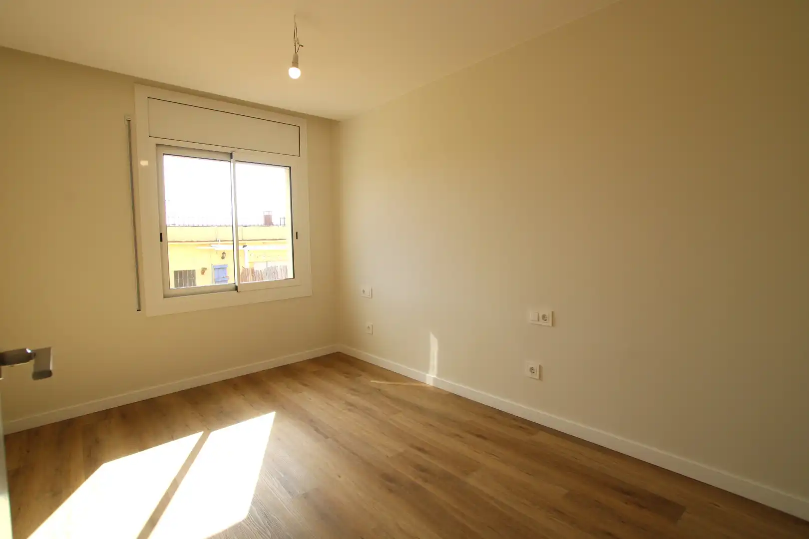 Schlafzimmer von Wohnung zum Verkauf in Argentona mit Klimaanlage, Parkett und Balkon