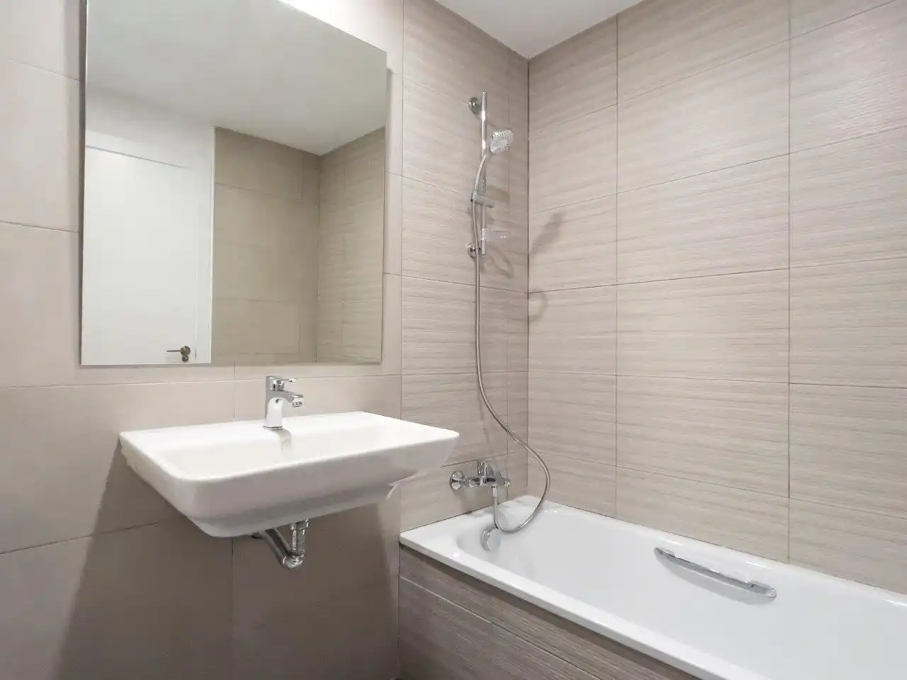 Bathroom of Flat for rent in Parla  with Air Conditioner, Heating and Terrace