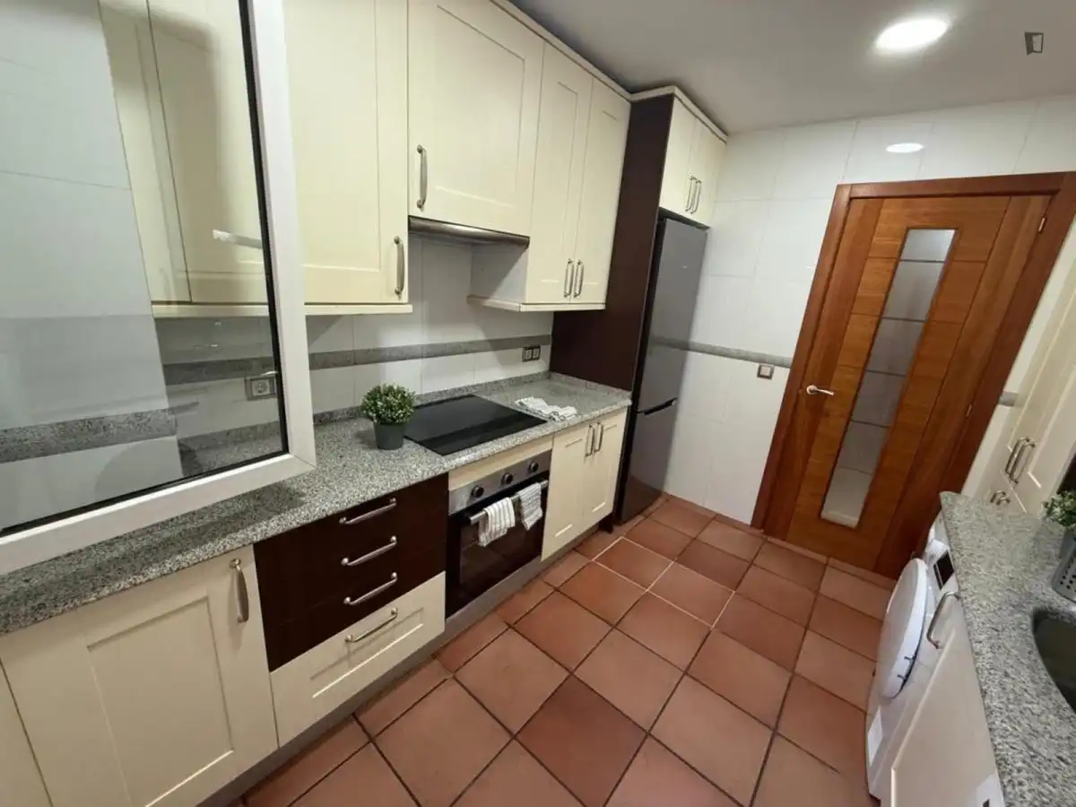 Cuina de Apartament per a compartir en Fuenlabrada amb Aire condicionat, Moblat i Forn