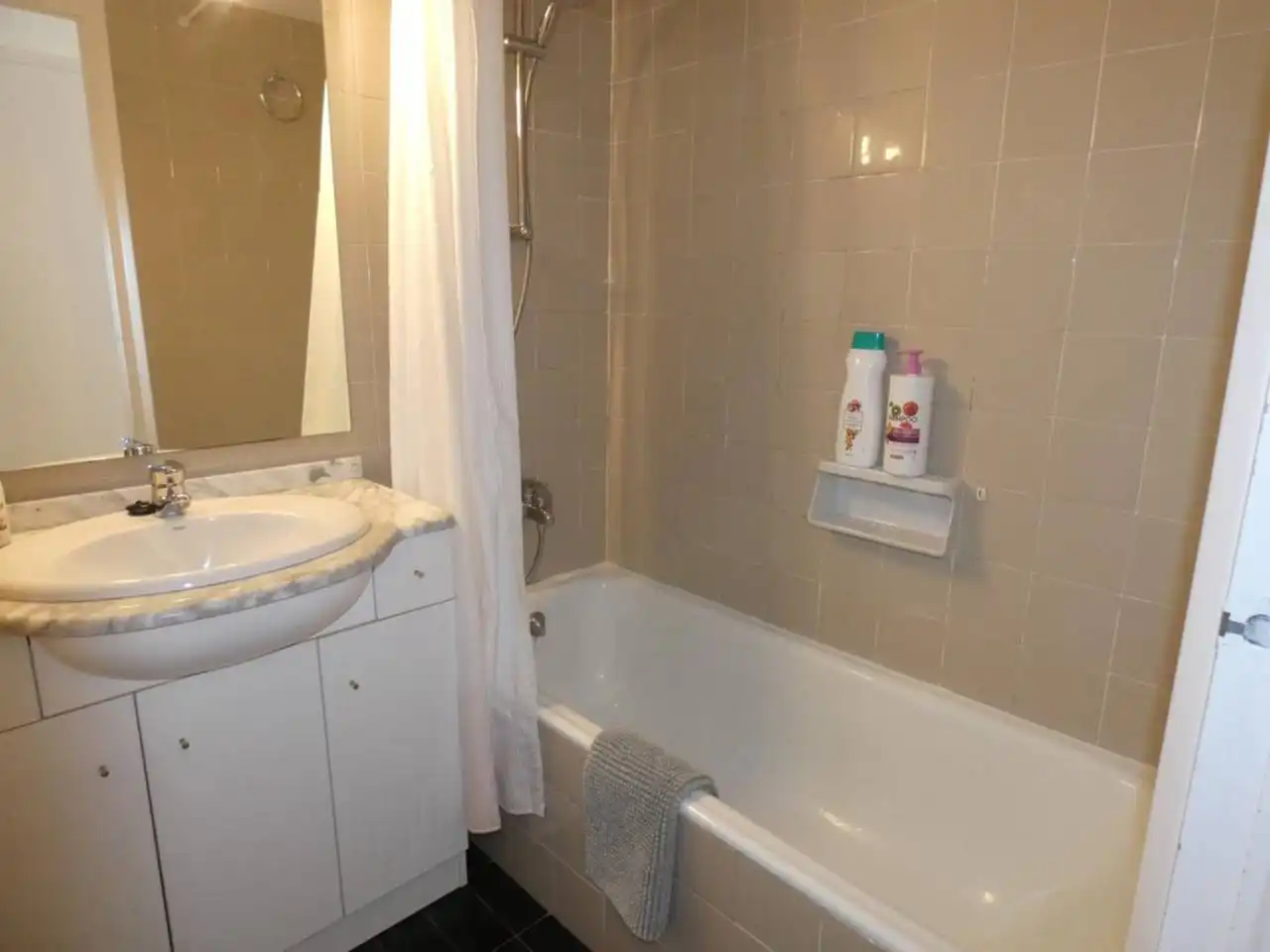 Bathroom of Flat for sale in Sant Feliu de Guíxols  with Terrace and Community pool