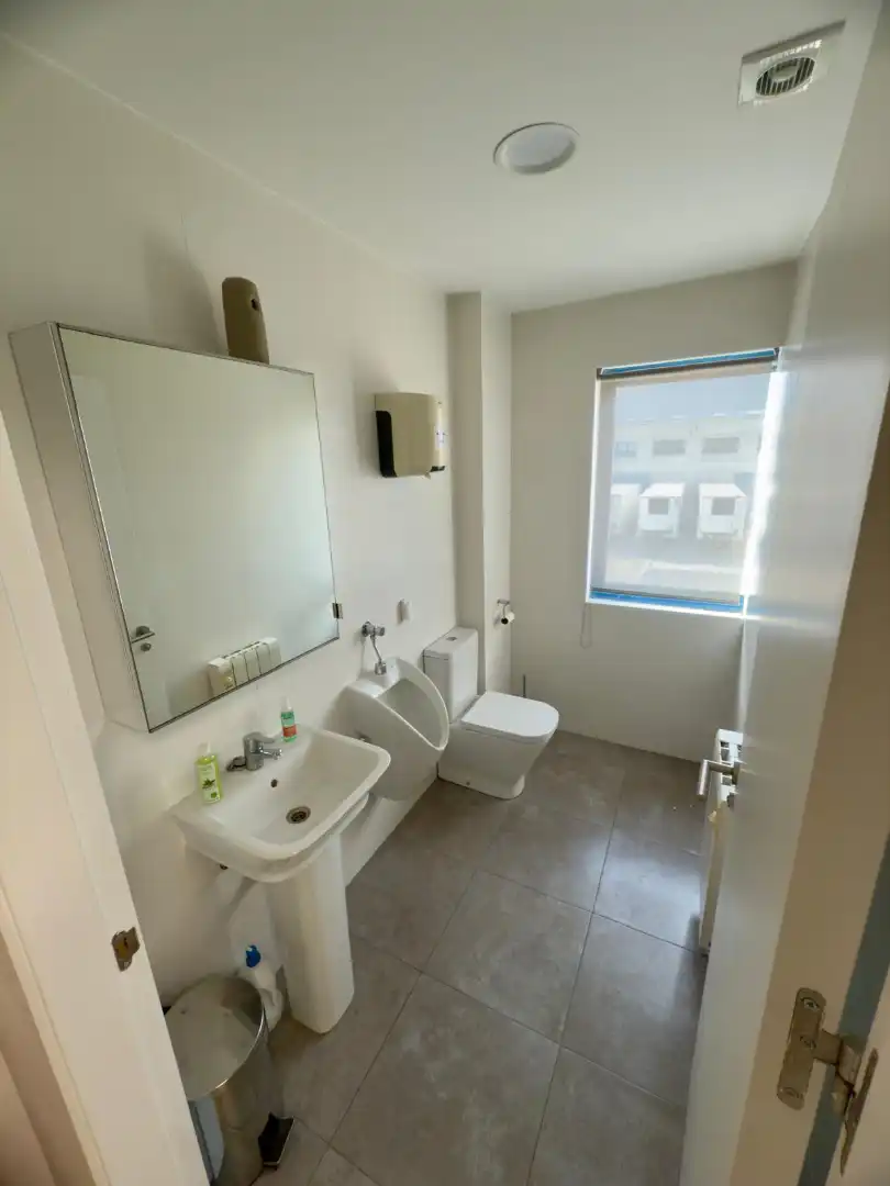 Baño de Nave industrial de alquiler en Valle de Elorz / Elortzibar con Calefacción y Alarma