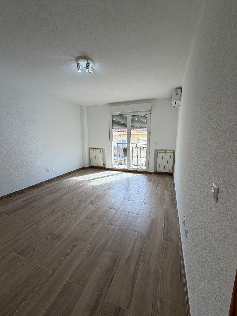 Bedroom of Flat to rent in Valdemorillo  with Air Conditioner, Heating and Terrace