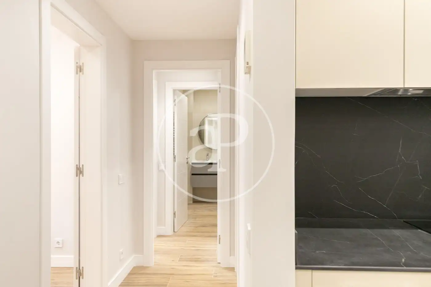 Wohnung zum Verkauf in Barcelona mit Klimaanlage, Heizung und Möbliert