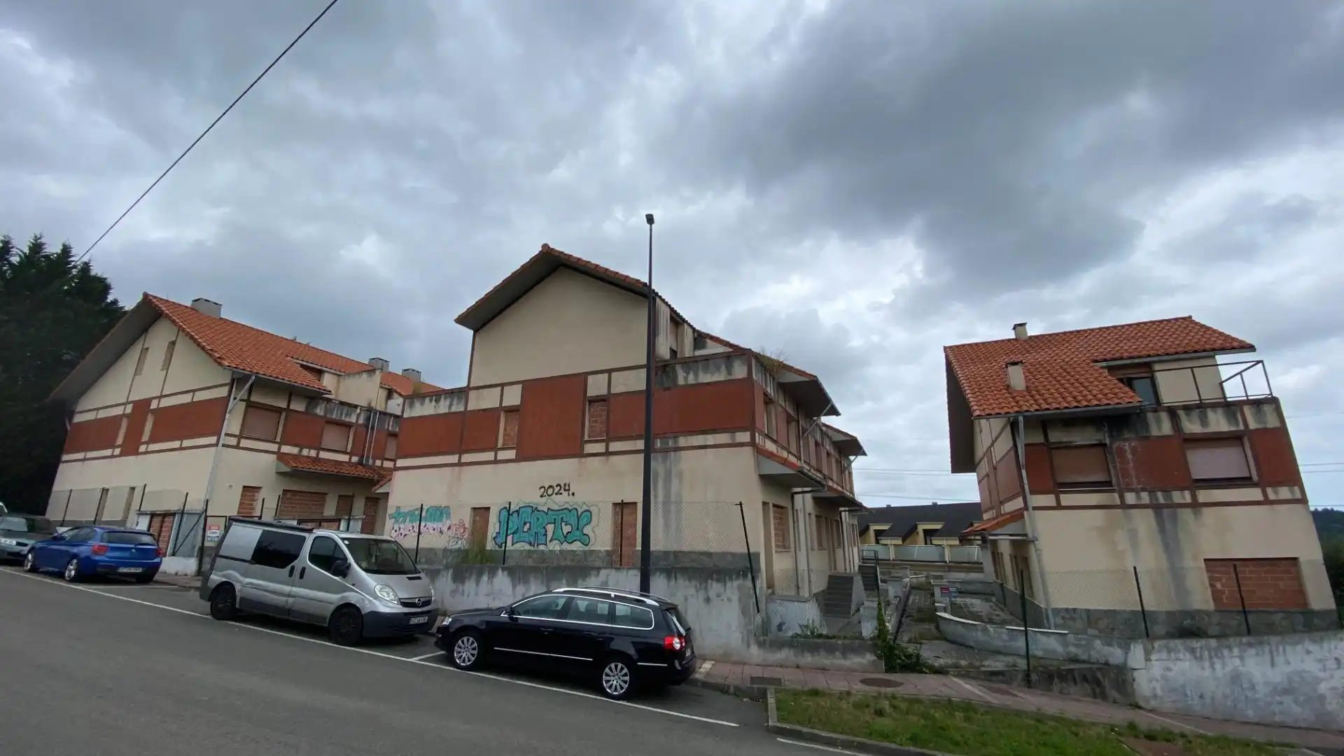 Außenansicht von Gebäude zum Verkauf in Cartes