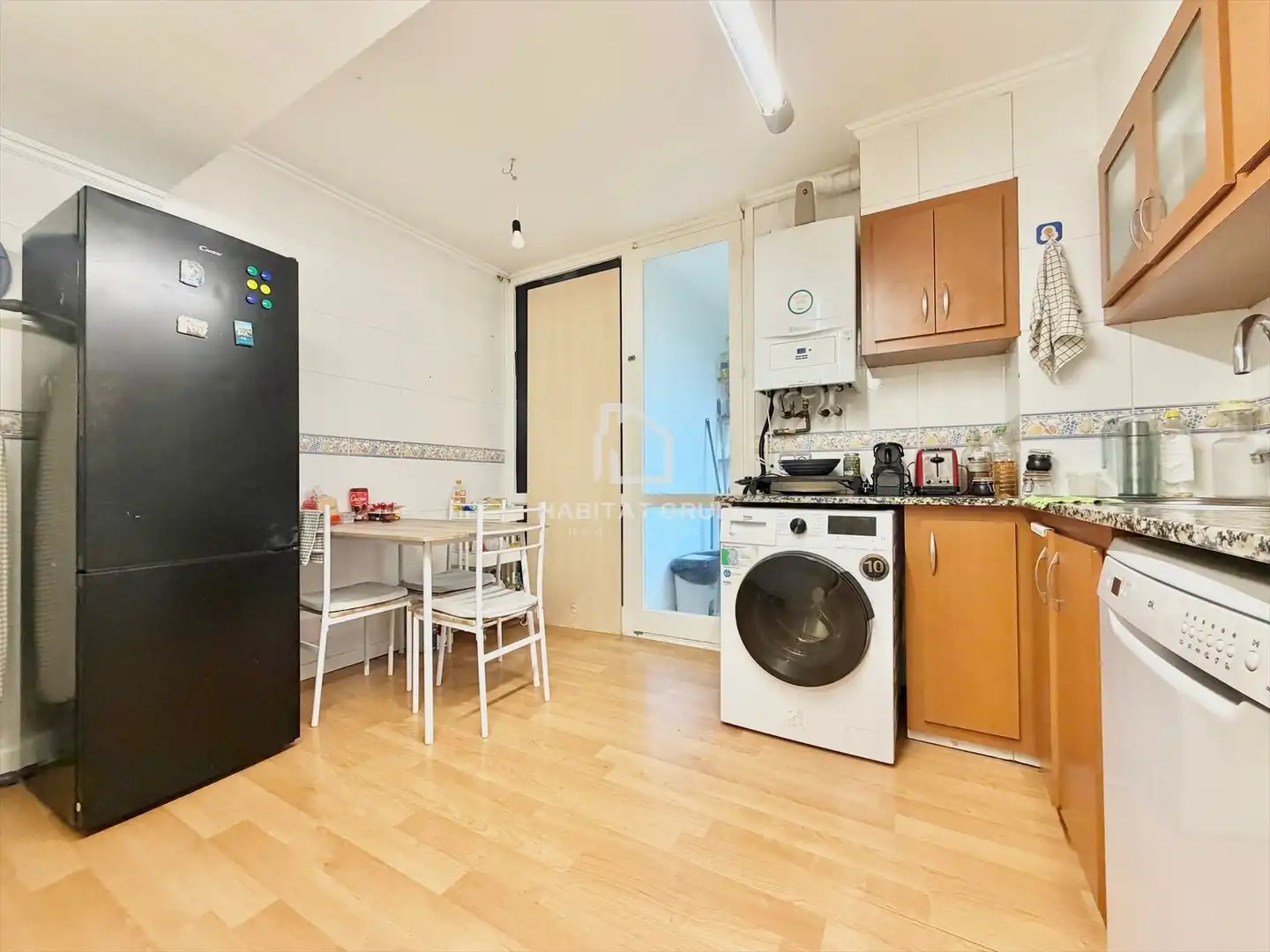Küche von Wohnung zum Verkauf in Girona mit Heizung, Privatgarten und Abstellraum