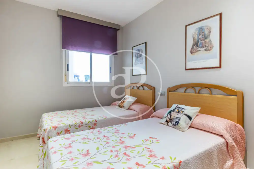 Piso en venta en Avinguda Cardenal Vicent Enrique I Tarancó, Piscinas