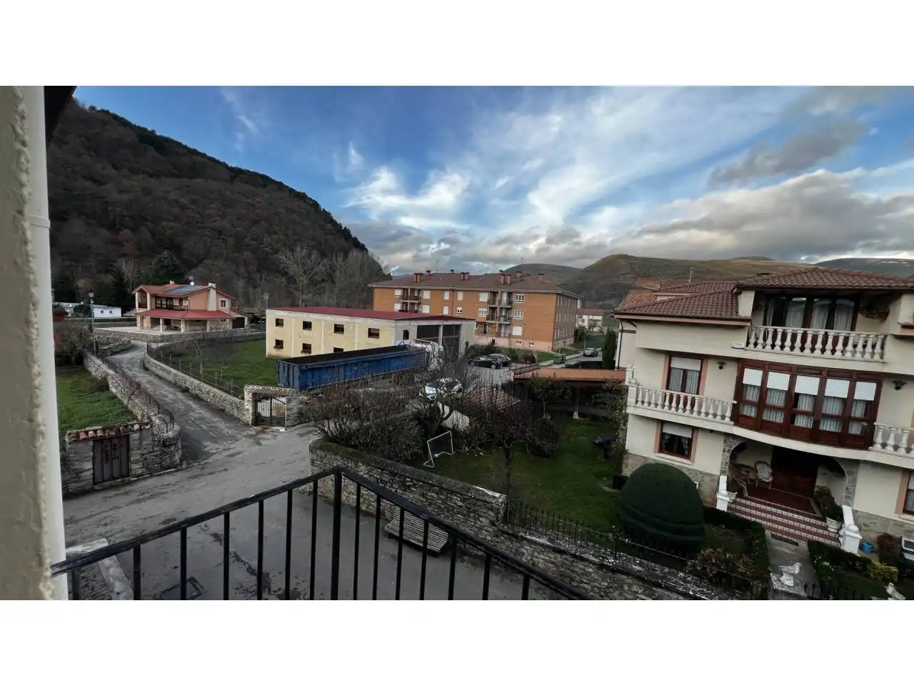 Exterior view of Flat for sale in Espinosa de los Monteros  with Storage room, Furnished and Balcony
