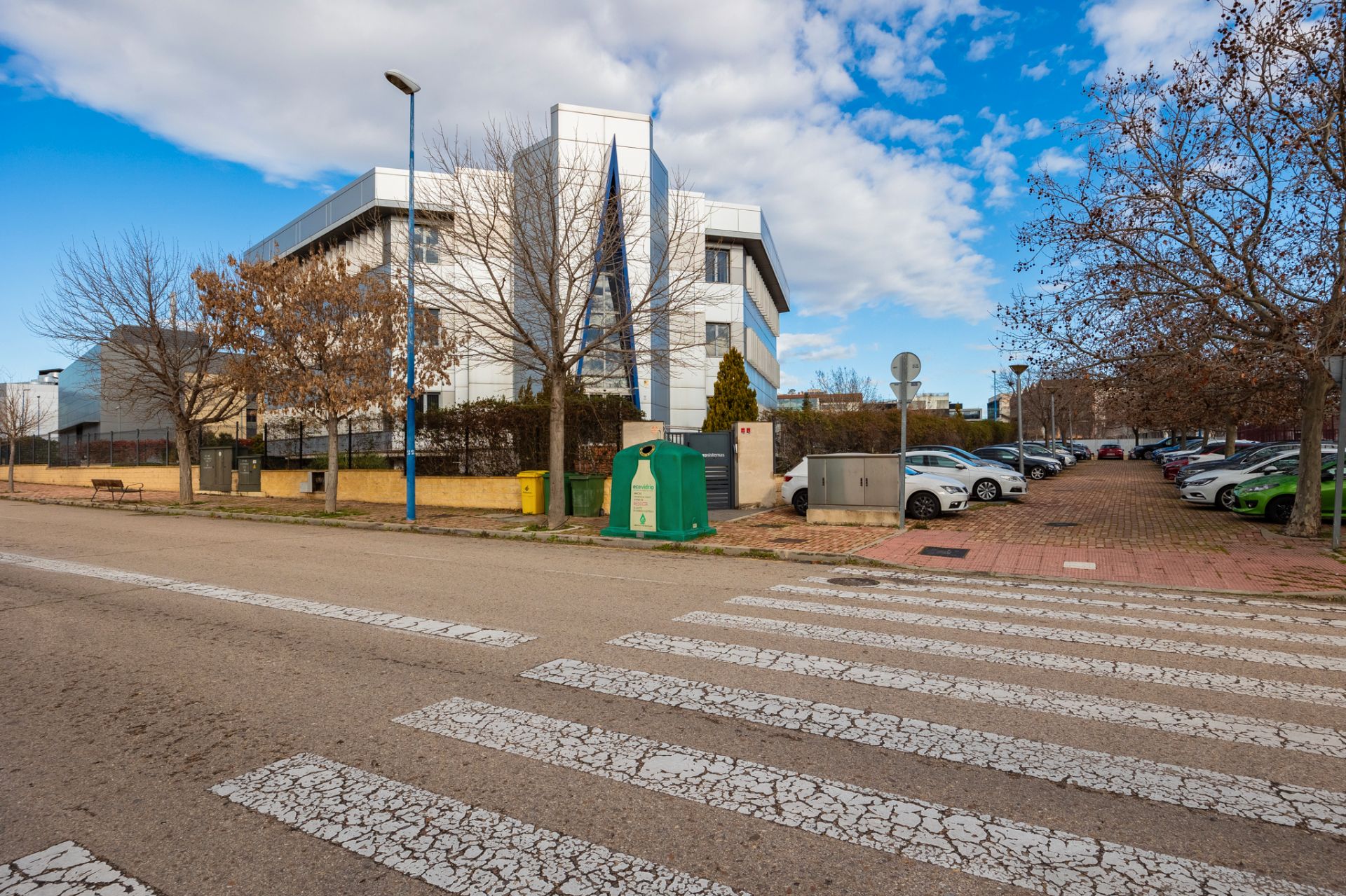 Vista exterior de Edifici en venda en Leganés