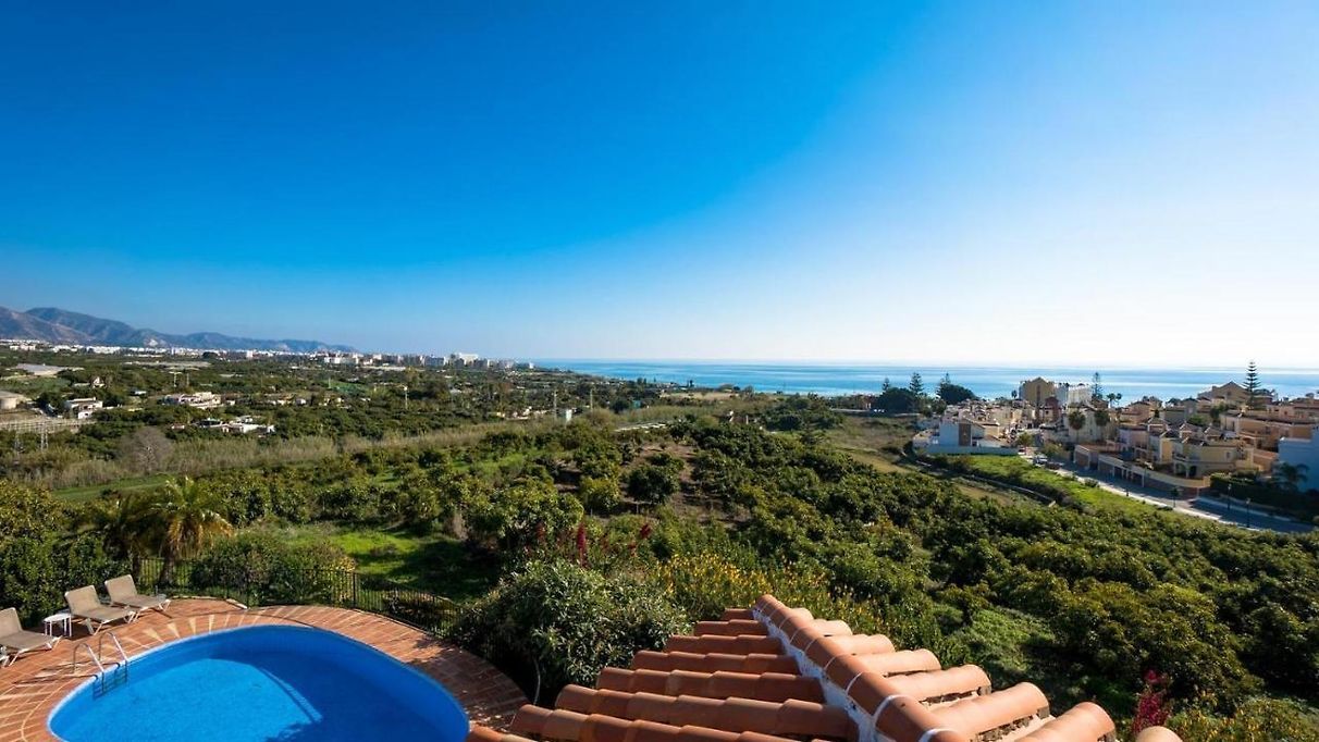 Garden of House or chalet for sale in Nerja  with Air Conditioner, Private garden and Terrace