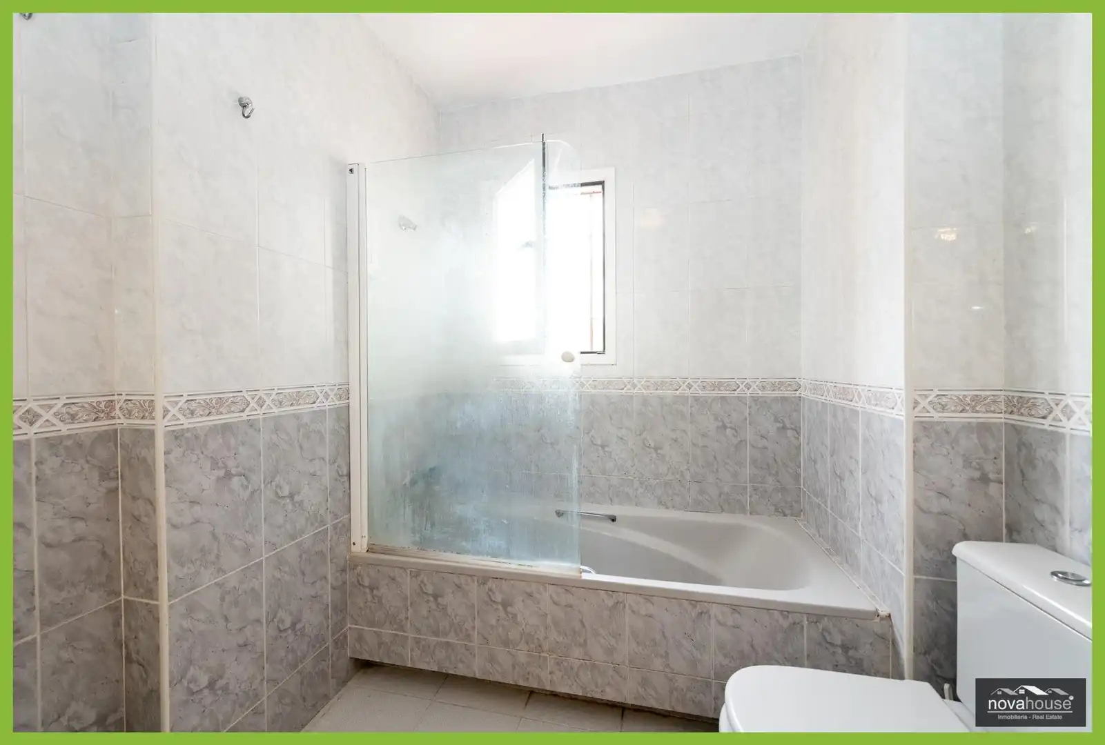 Casa adosada en venta en Calle Albon, Torre de Benagalbón