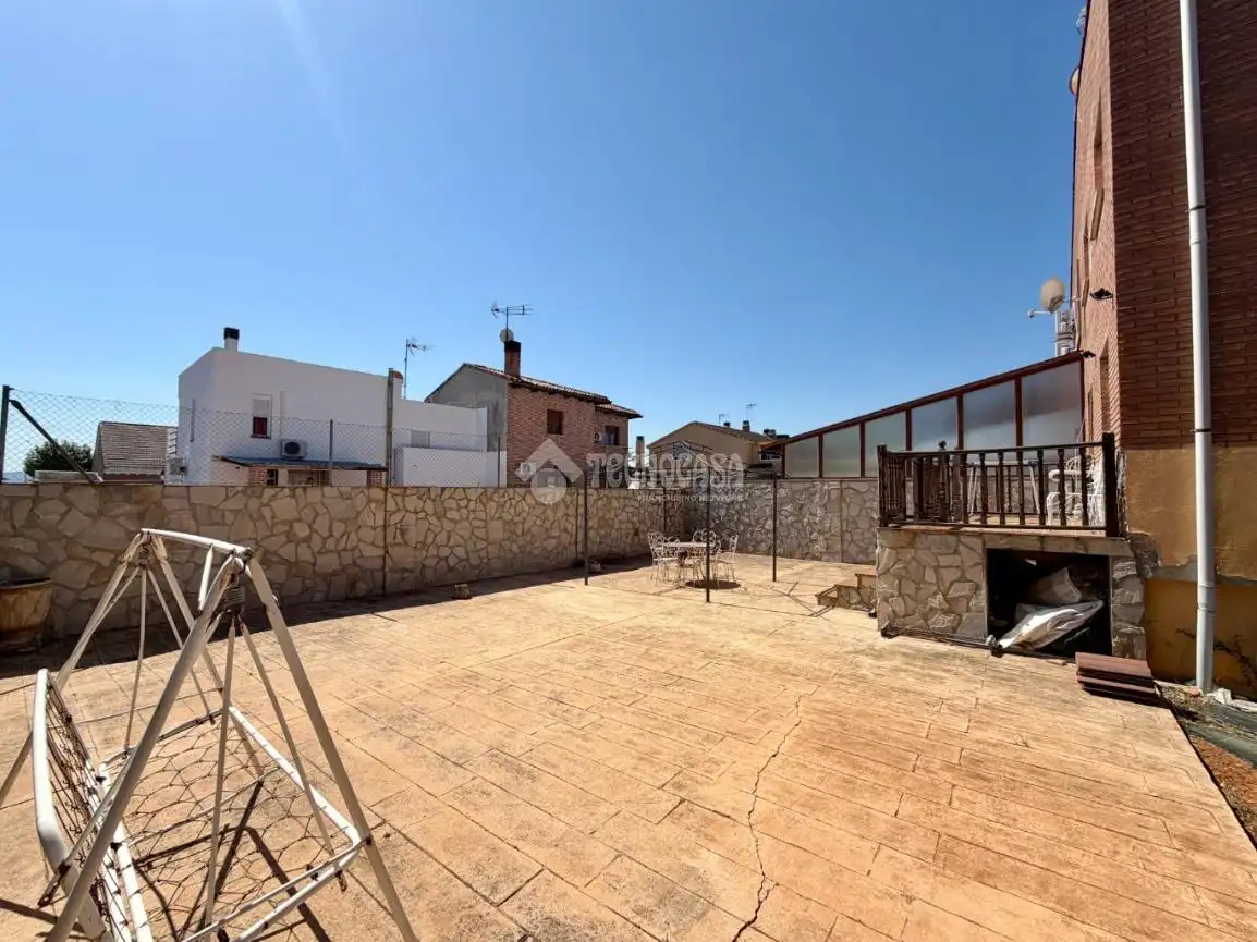 Vista exterior de Casa adosada en venta en Villanueva de la Torre con Jardín privado, Terraza y Balcón