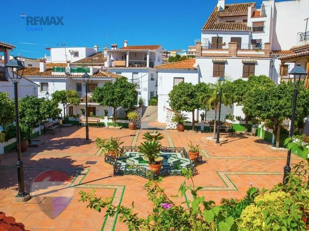 Außenansicht von Einfamilien-Reihenhaus zum Verkauf in Rincón de la Victoria mit Klimaanlage, Terrasse und Abstellraum