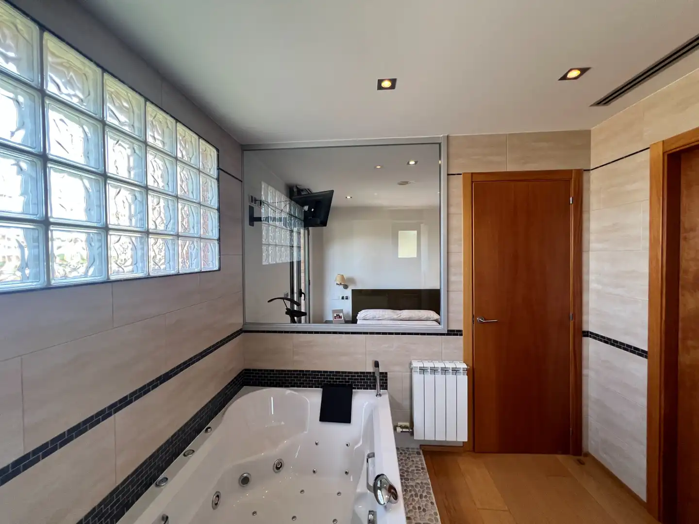 Bany de Casa o xalet en venda en La Roca del Vallès amb Aire condicionat, Calefacció i Jardí privat