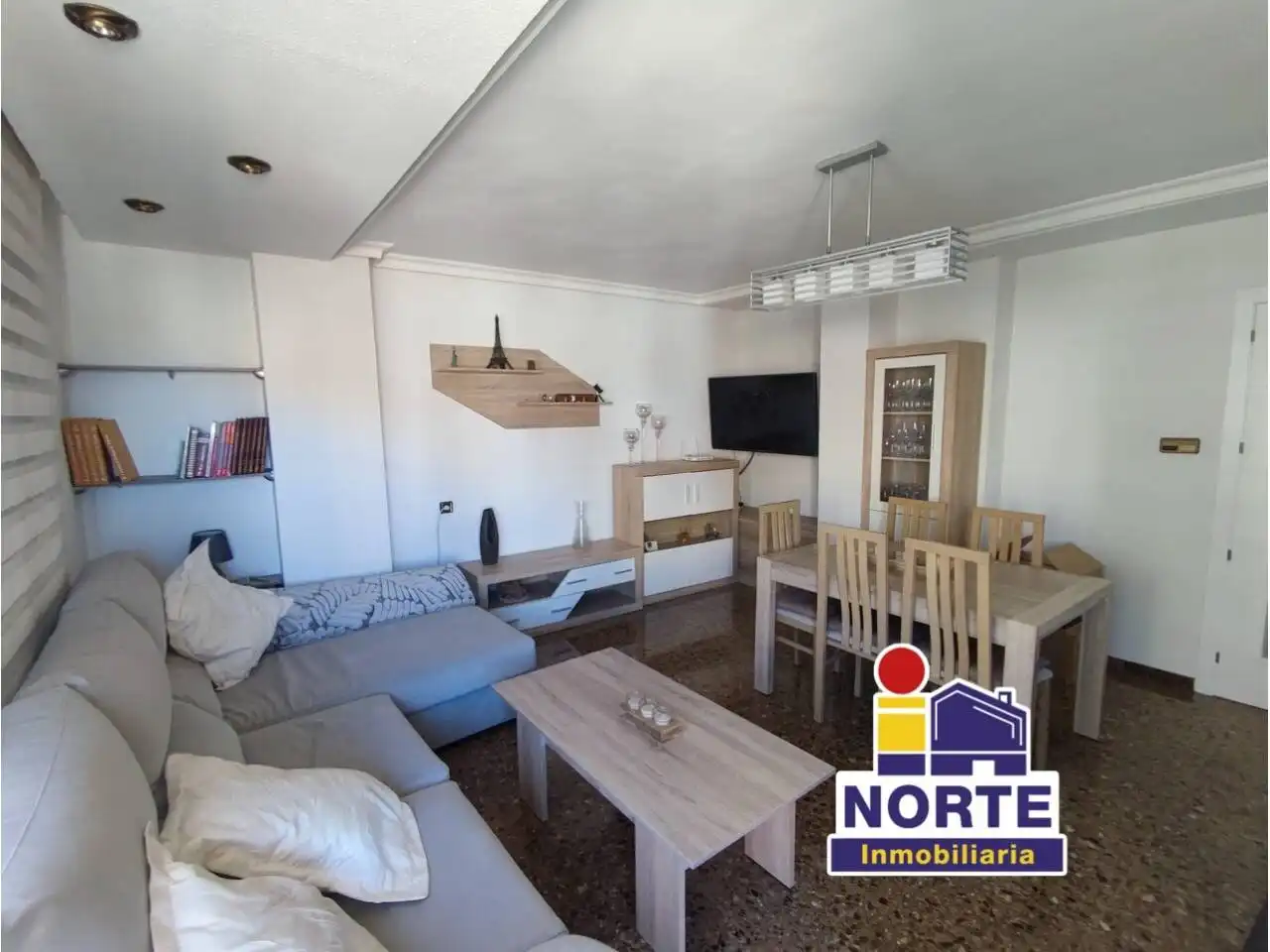 Flat with terrace to rent in Zona Nord