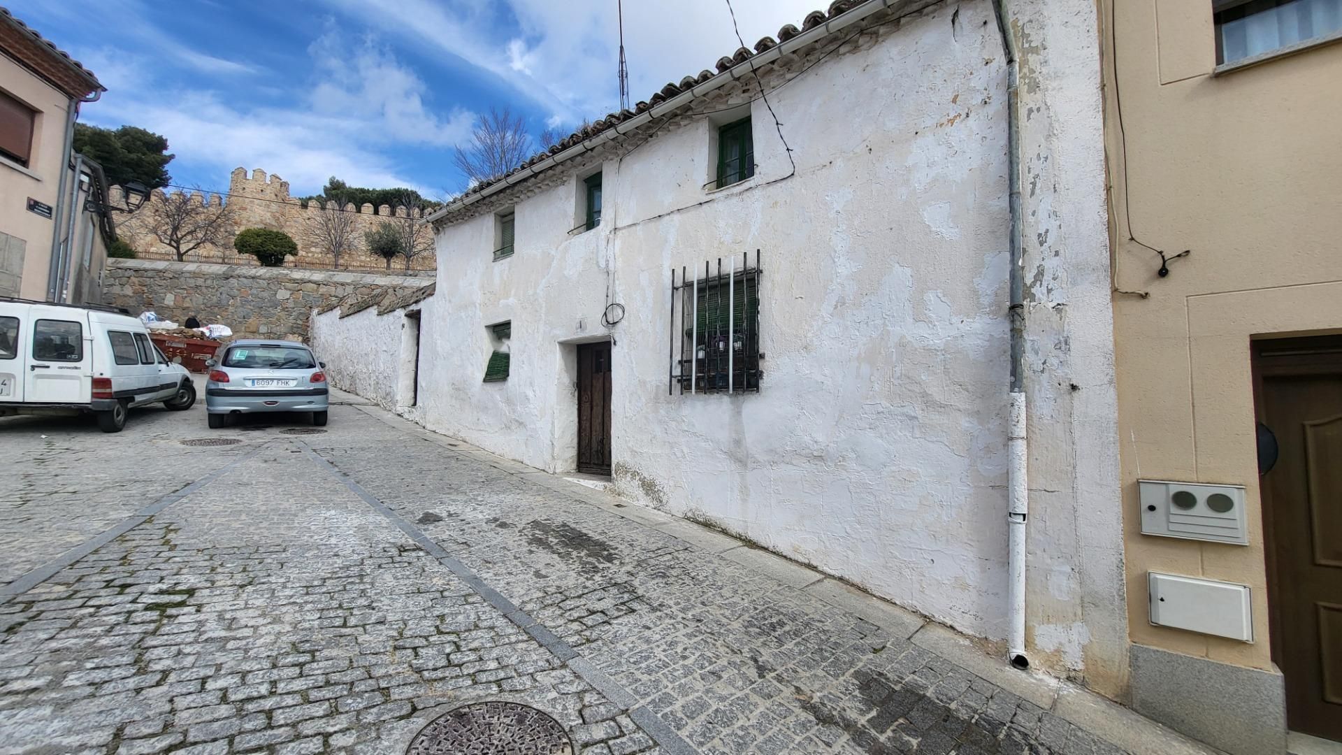 Vista exterior de Casa o xalet en venda en Ávila Capital amb Jardí privat, Terrassa i Traster