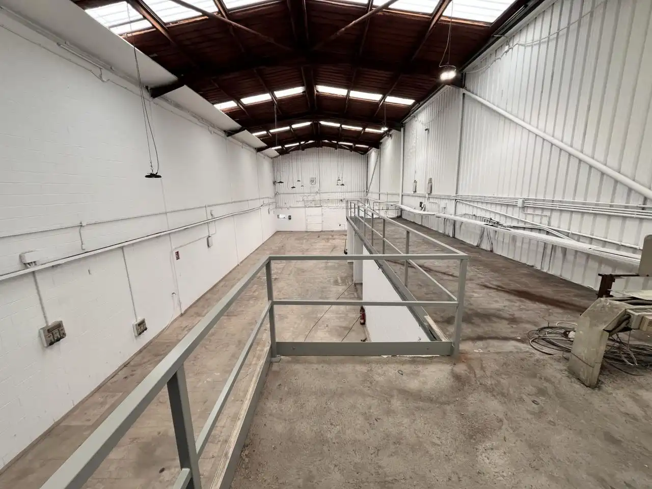 Fabrikhallen zum Verkauf in Sant Esteve Sesrovires mit Alarm