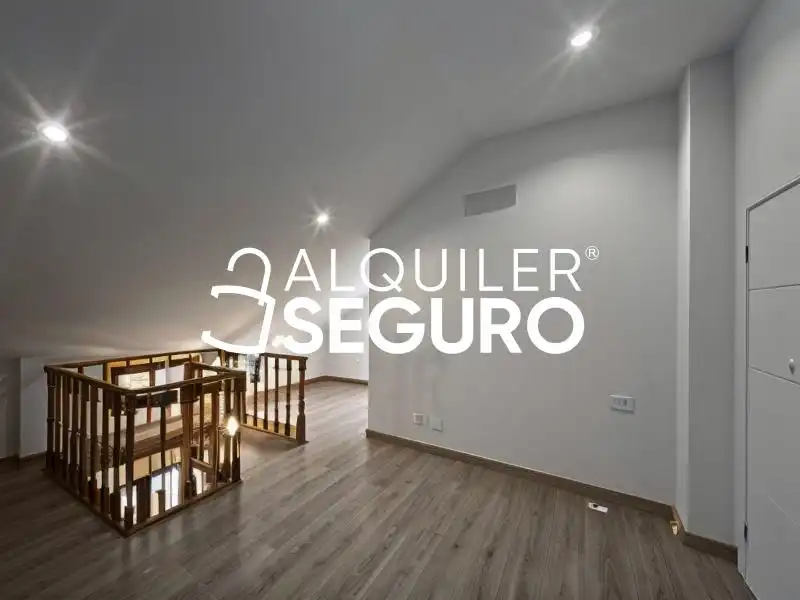 Dormitori de Àtic de lloguer en Las Rozas de Madrid amb Calefacció i Terrassa