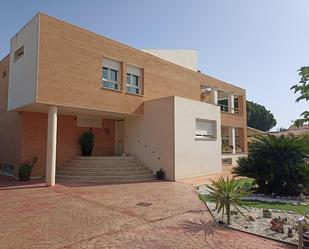 Vista exterior de Casa o xalet en venda en San Vicente del Raspeig / Sant Vicent del Raspeig amb Aire condicionat, Calefacció i Jardí privat