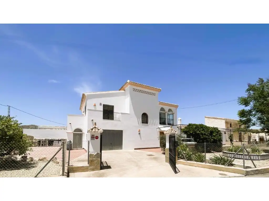 Casa amb piscina en venda a Antas, imagen 2