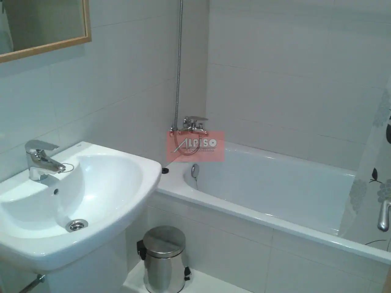 Badezimmer von Wohnungen zur Miete in Ourense Capital  mit Heizung, Parkett und Möbliert