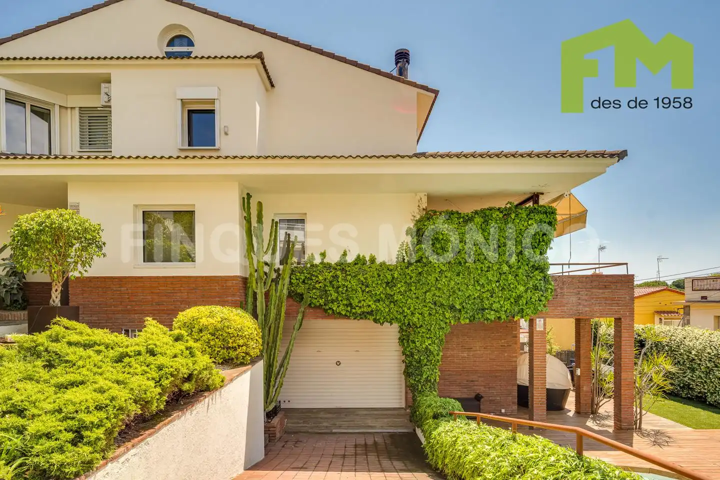Vista exterior de Casa o chalet en venta en El Masnou con Aire acondicionado, Calefacción y Jardín privado