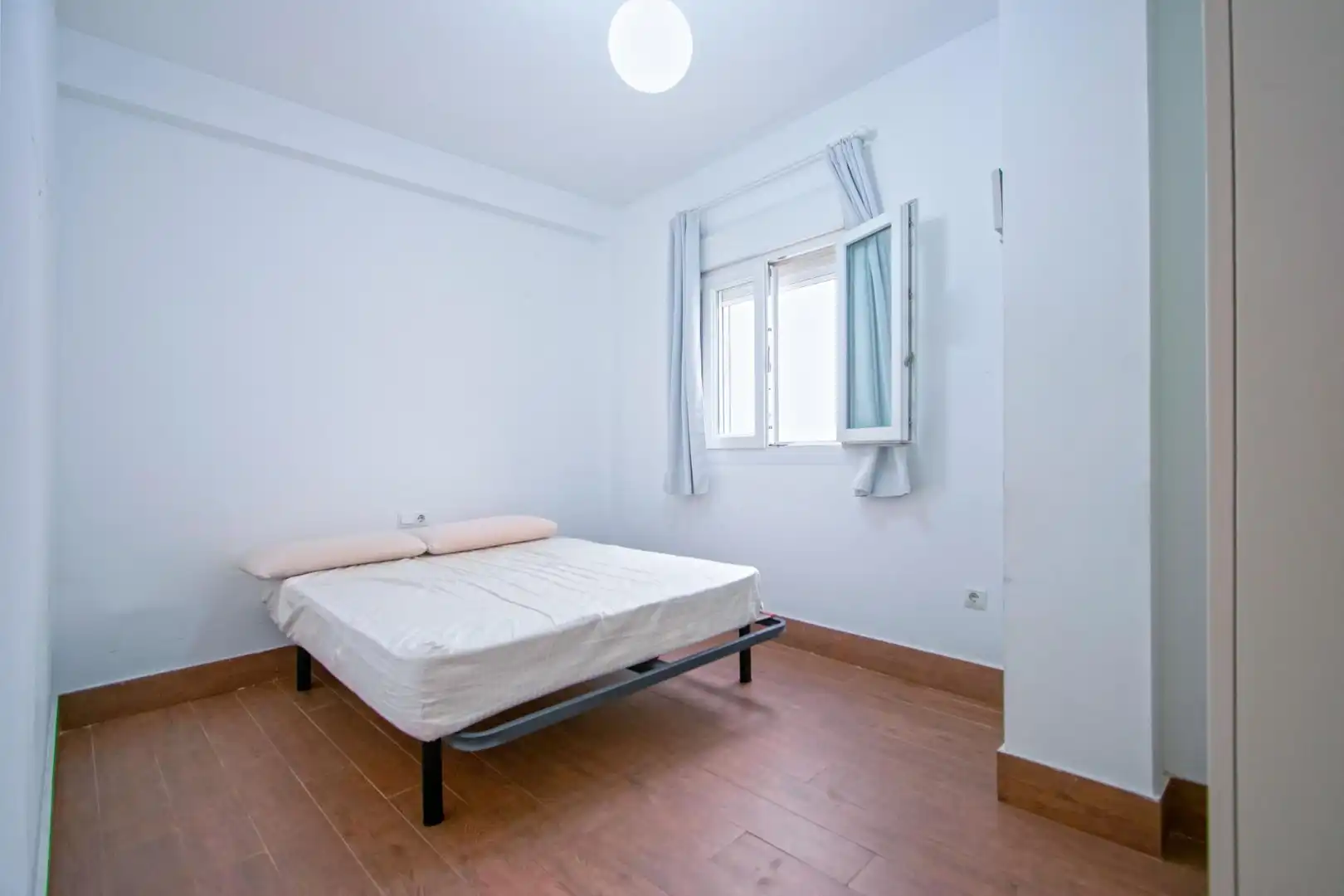 Bedroom of Flat for sale in San Pablo - Santa Justa