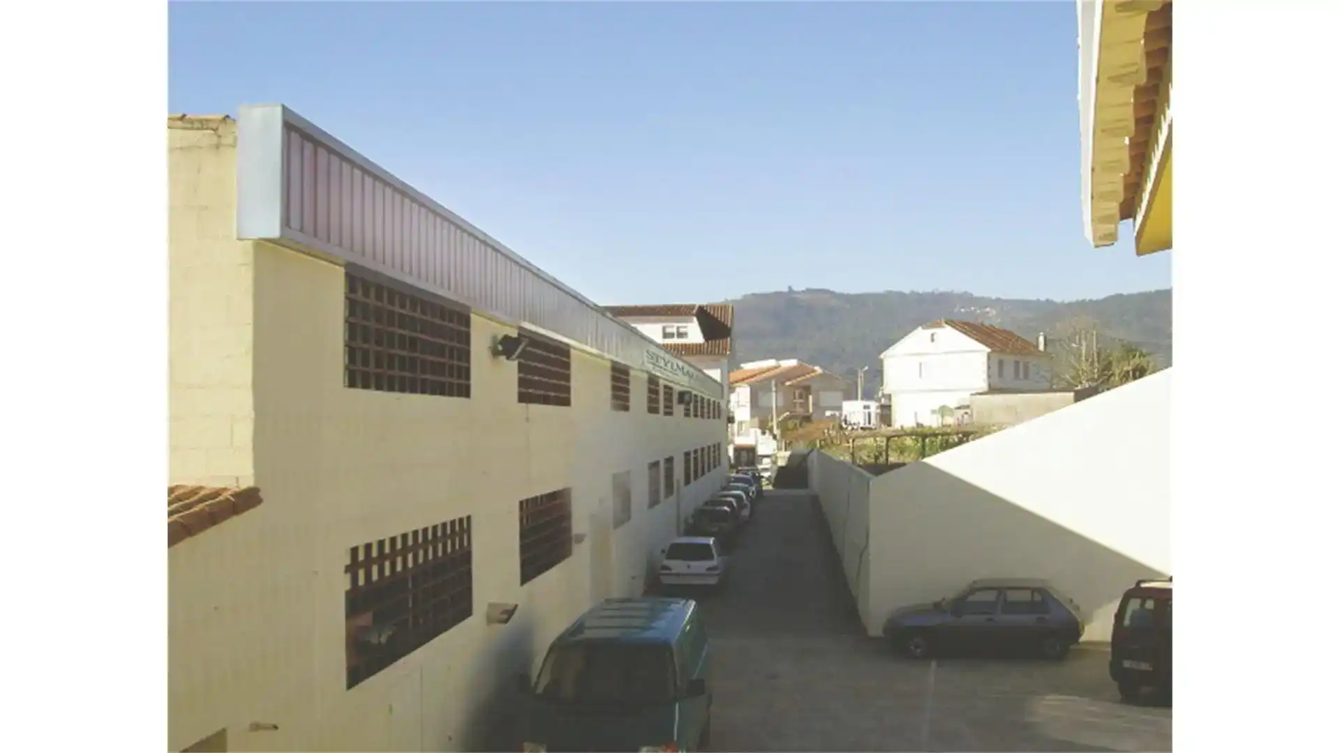Vista exterior de Nave industrial en venta en Poio