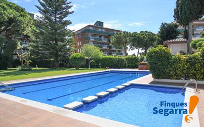 Swimming pool of Planta baja for sale in Roda de Berà  with Air Conditioner, Parquet flooring and Terrace